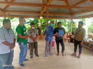 Kadis Koperasi Serahkan Bantuan Peralatan UMKM di Bangga