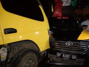 Hilang Kendali, Hilux Open Tabrakan Dengan Dump Truk, Jalan Trans Palu – Palolo Bakubakulu