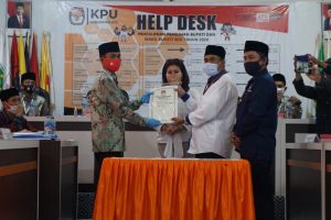 Mendaftar Dihari Kedua, Berkas Paslon Husen-Paulina Diterima KPU Sigi