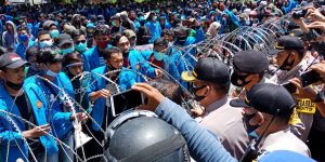 Aspirasi Penolakan UU Cipta Kerja Di Palu Berakhir Ricuh