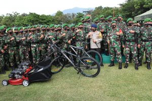 Kunjungi Markas Yonif 711/Rks, Kapolda Sulteng Pimpin Apel