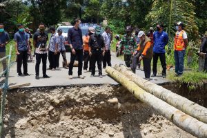 Sisliandy, Tinjau Langsung Jembatan Uenuni Palolo Yang Putus Akibat Banjir