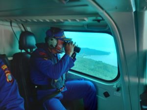 Gunakan Heli, Dirpolairud Polda Sulteng Cari Korban Speed Boad Yang Tenggelam Di Perairan Pulau Sonit