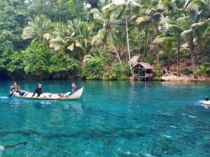 Pesona Keindahan Alam Permandian Danau Paisupok Di Banggai Kepulauan