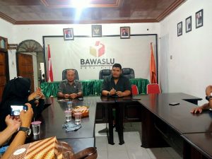 Terkait Video Viral Bagi-bagi Uang, Ini Tanggapan Bawaslu Kota Palu