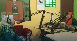 BKKBN Sulteng Sampaikan PK21 Melalui Siaran Radio.