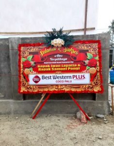 Karangan Bunga Ucapan Selamat, Nampak Terlihat Depan Rumah Petahana Sigi
