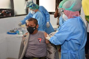 Kapolda, Wakapolda Dan Irwasda Sulteng Hari Ini Di Suntik Vaksin