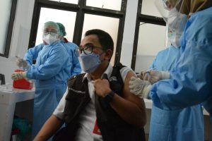 Penyuntikan Pertama Berjalan Lancar, Masyarakat Sulteng Diharapkan Dukung Vaksinasi