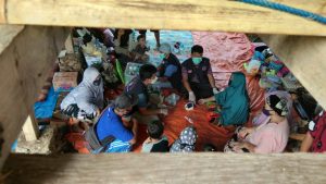 250 KK Pengungsi Yang Tempati Kandang Ayam Mulai Terserang Penyakit