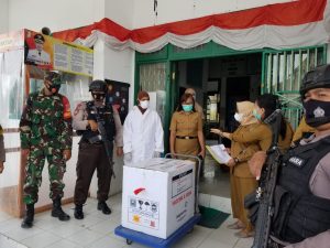 Polres Kawal Pendistribusian Vaksin Ke RSUD Torabelo Dan Puskesmas Di Kab. Sigi