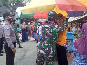 Pemda Parimo Sosialisasikan Penggunaan Masker Pada Pengunjung Pasar di Tinombo