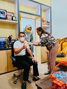 Bupati Terpilih Mohamad Irwan Jalani Vaksinasi Covid-19 Kedua