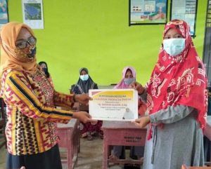 Ketua DPD PKS Sigi Kembali Serahkan 73 Penerima Beasiswa PIP Di SDN 3 Dolo