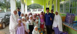 Anleg Sigi Abd. Rahman Bagikan Paket Iftar ‘NSL’ Di Desa Maku Dan Ngata Baru
