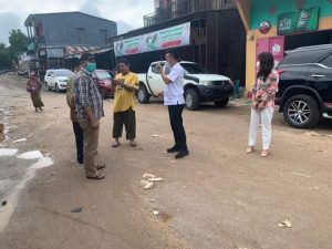Bupati Delis Tinjau Penimbunan Jalan Di Pasar Beteleme Morut