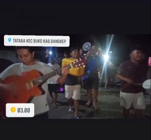Aksi Kocak Pemuda Tataba Bangunkan Warga Sahur, Nyanyikan Lagu Ini