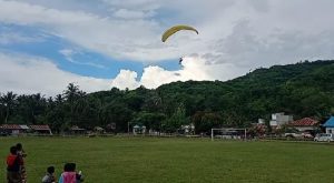 Uji Coba Paralayang, Surga Khatulistiwa Di Tinombo Bagi Wisatawan