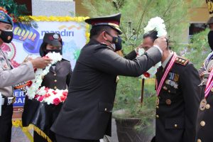 HUT Bhayangkara ke-75, Kapolres Palu Pimpin Upacara Wisuda Purna Bakti Purnawirawan Polri