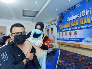 Bid Dokkes Polda Gelar Vaksinasi Tahap 2 Di Kantor DPW NasDem Sulteng