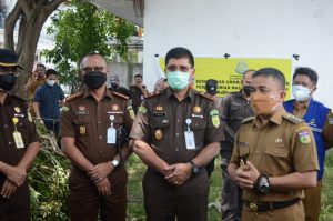 Kejati Sulteng Bantu UMKM dan Warga Yang Dapatkan Lock Mikro Efektif Masa Pandemi