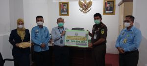 Sumbangsi Kajati Sulteng Bersama Jajarannya Terhadap Pembangunan Masjid Al-Hukama