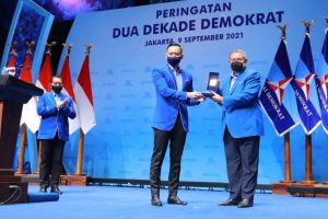 Demokrat Anugerahi 35 Kader Senior Partai