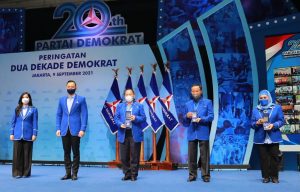 Disaksikan Puluhan Ribu Kader, Demokrat Anugerahkan Penghargaan Untuk 35 Senior Partai
