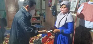 Demokrat Sulteng Serahkan Santunan di Toribulu Parimo