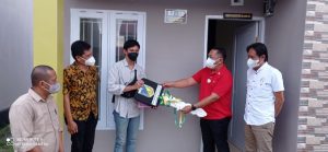 Buktikan Komitmennya, Rahman Peraih Emas PON Papua Terima Hadiah Rumah dari Gubernur Rusdy Mastura