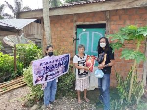 Momen Natal Berbagi Kasih, PT. TDU, Polsek Lembo hingga Jurnalis Bagikan Masker dan Sembako