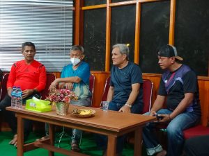 Majukan Sepak Bola Parimo, Bupati Hadirkan Sosok Eks. Pemain Timnas yang Satu Ini