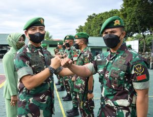 9 Prajurit TNI Yonif 714 SM Naik Pangkat Luar Biasa