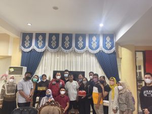 Keluarga Besar SAPMA Pemuda Pancasila Sulteng Beri Kejutan Kue Ulang Tahun Gubernur Cudy di Usia 72 Tahun