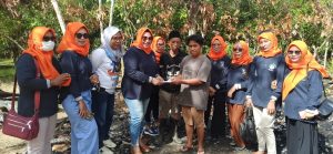 DPD Garnita Malahayati NasDem Sigi Serahkan Bantuan Korban Kebakaran di Bobo
