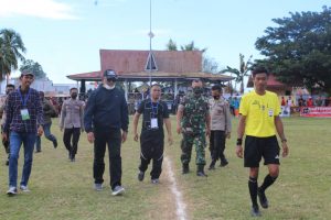 Bupati Mat Lahay Buka Turnamen Sepak Bola Uekuli Cup 2022