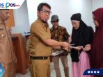 Percepat Penyaluran, Pj. Bupati Bangkep Serahkan Bantuan Tunai Rp. 1 Juta pada 307 KPM