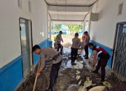 Peduli Bencana Dolo Selatan, Polres Sigi Bantu Warga Bersihkan Material Pasca-Banjir