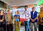 Sekwan DPRD Sulteng dan Sigi Serahkan Bantuan Penurunan Angka Stunting di Dolo Selatan