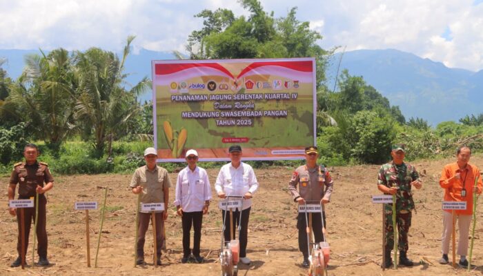 Bupati Sigi Hadiri Penanaman Jagung Kuartal IV di Desa Bora